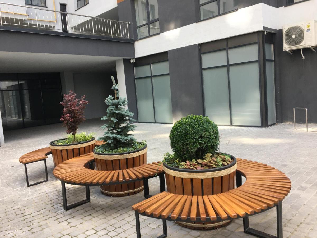 4-Room Jacuzzi Apartment 利沃夫 外观 照片