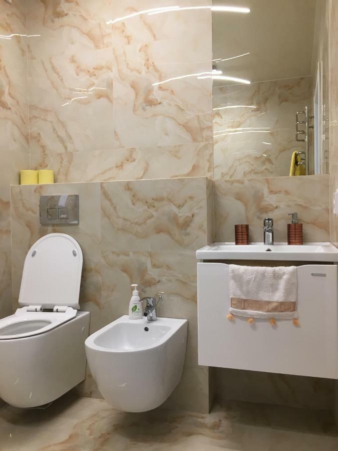 4-Room Jacuzzi Apartment 利沃夫 外观 照片